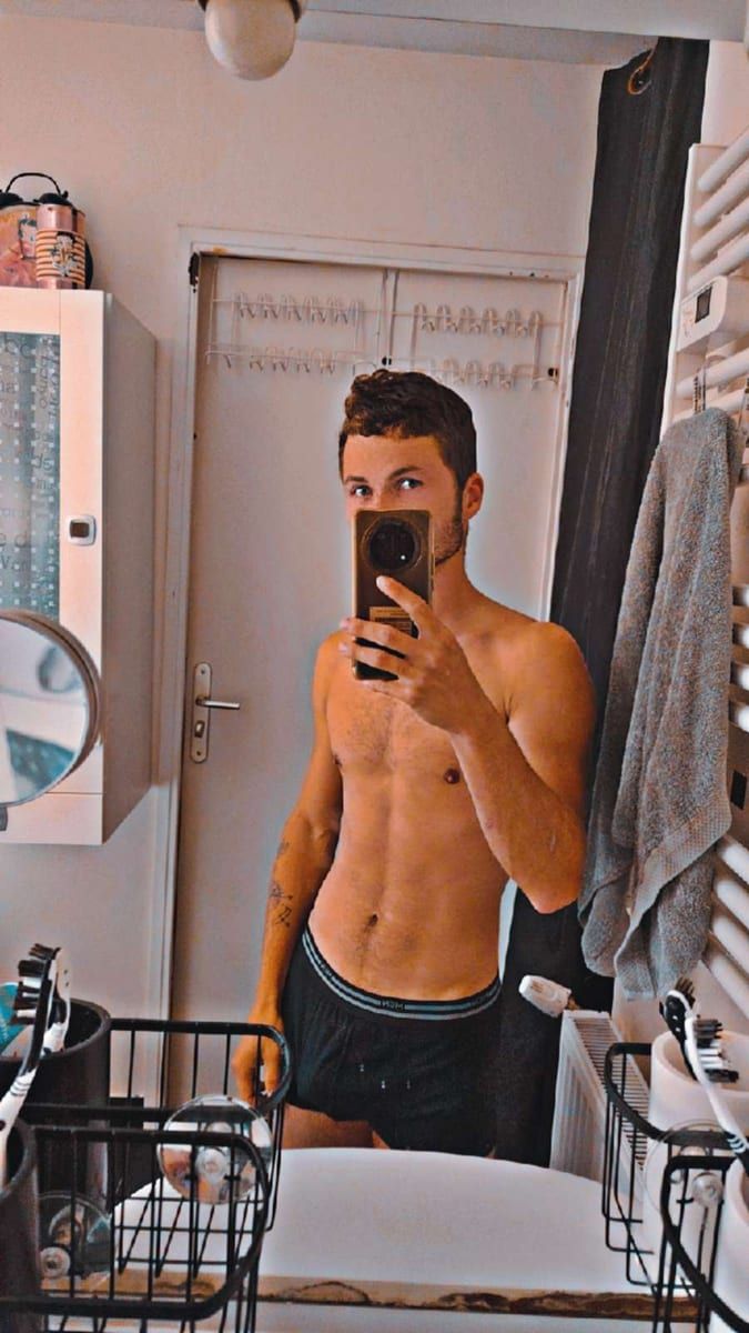 Zoubir - Gay trip à Olsberg Profil de Zoubir, 42 ans, Gay trip à Olsberg (Bâle-Campagne)