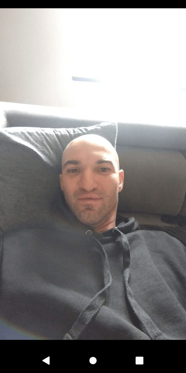 Layann - Gay trip à Adlikon b. Andelfingen Profil de Layann, 29 ans, Gay trip à Adlikon b. Andelfingen (Zurich)