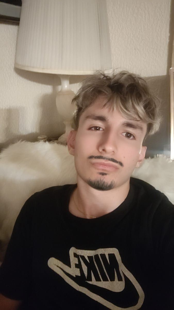 Maximilien - Gay trip à Montmelon Profil de Maximilien, 26 ans, Gay trip à Montmelon (Jura)