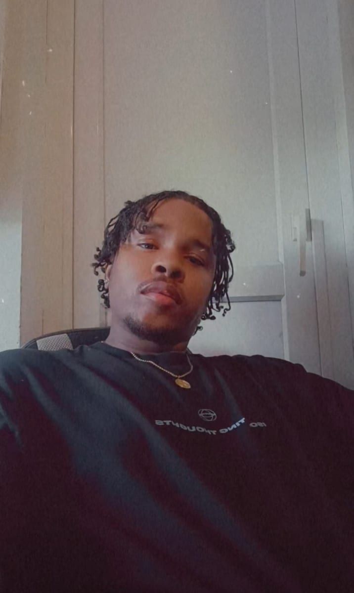 Modi - Gay trip à Les Pommerats Profil de Modi, 26 ans, Gay trip à Les Pommerats (Jura)