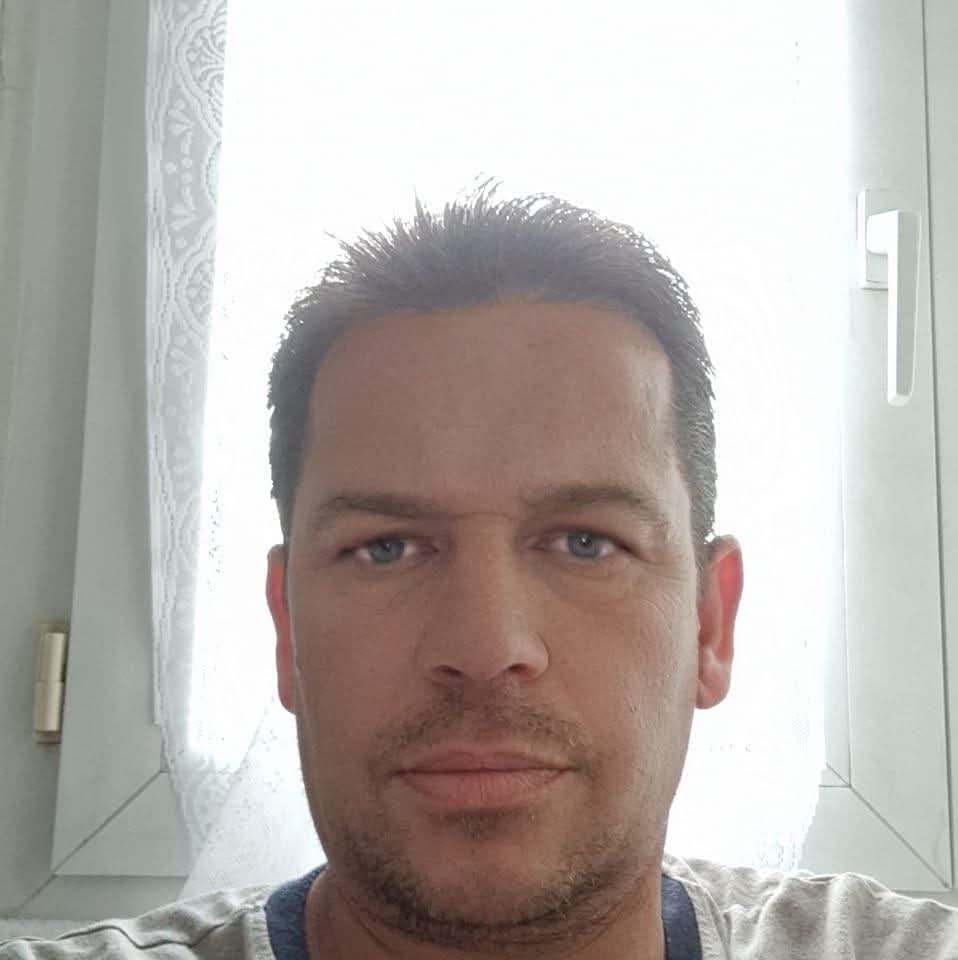 Matyss - Gay trip à Besenbüren Profil de Matyss, 44 ans, Gay trip à Besenbüren (Argovie)