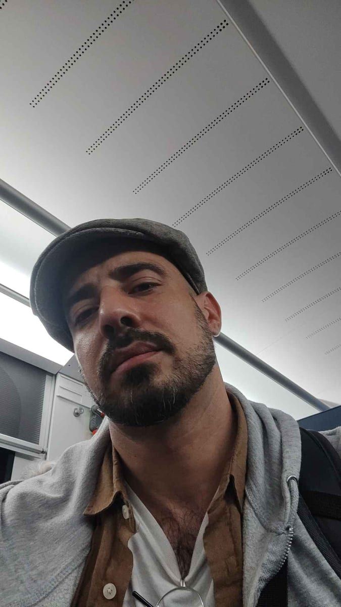 Bautista - Gay trip à Trogen Profil de Bautista, 40 ans, Gay trip à Trogen (Appenzell Rhodes-Extérieures)