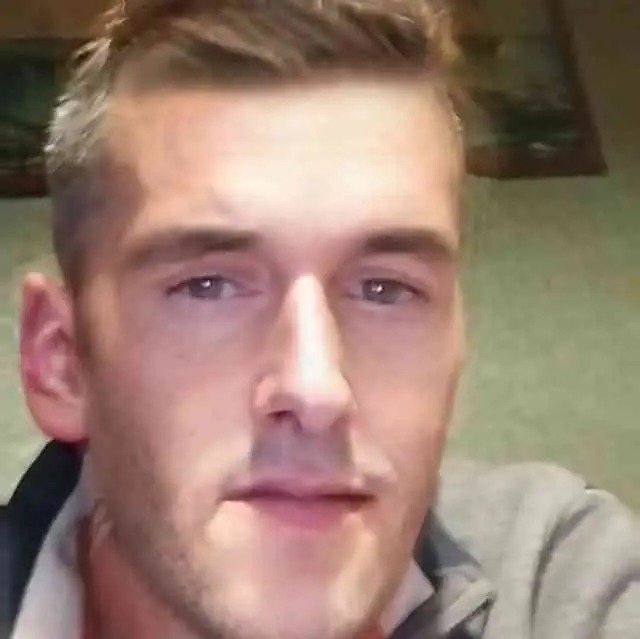 Adnane - Gay trip à Le Pâquier-Montbarry Profil de Adnane, 34 ans, Gay trip à Le Pâquier-Montbarry (Fribourg)