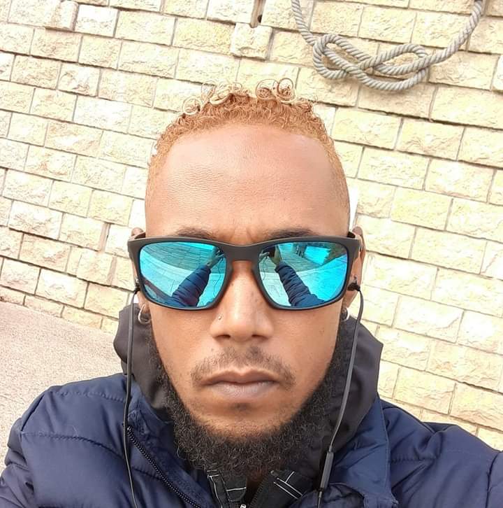 Eugène - Gay trip à Gamsen Profil de Eugène, 39 ans, Gay trip à Gamsen (Valais)