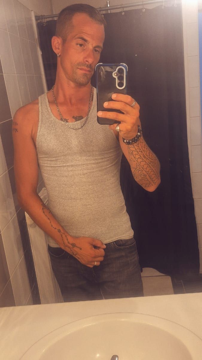 Andreas - Gay trip à Saanenmöser Profil de Andreas, 30 ans, Gay trip à Saanenmöser (Berne)