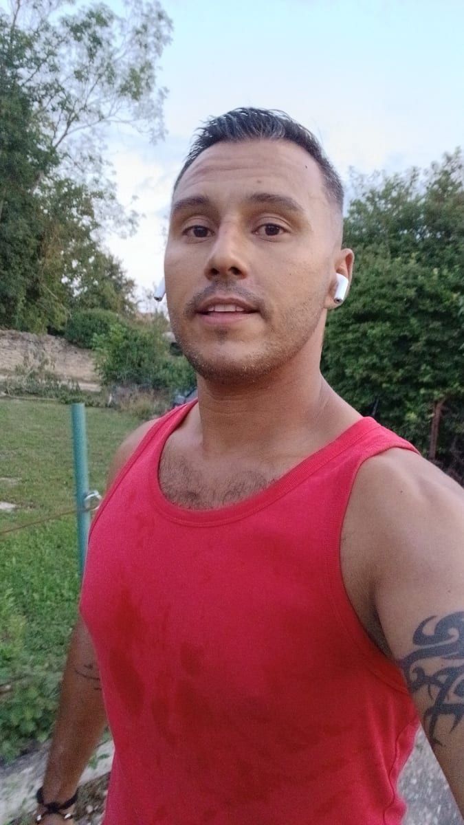 Tata - Gay trip à Wintersingen Profil de Tata, 44 ans, Gay trip à Wintersingen (Bâle-Campagne)