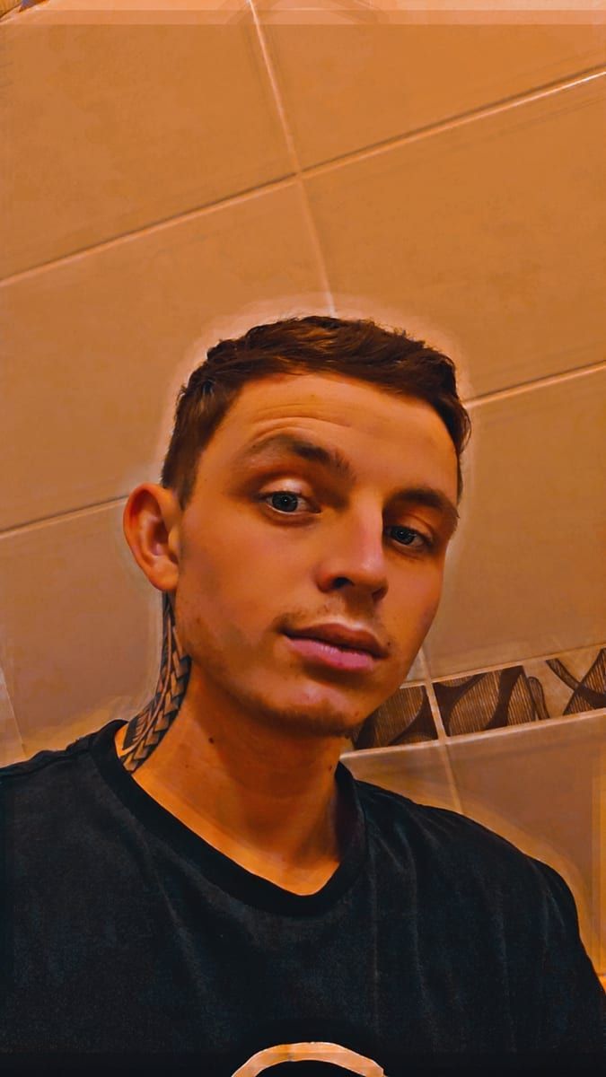 Joffrey - Gay trip à Weisstannen Profil de Joffrey, 26 ans, Gay trip à Weisstannen (Saint-Gall)