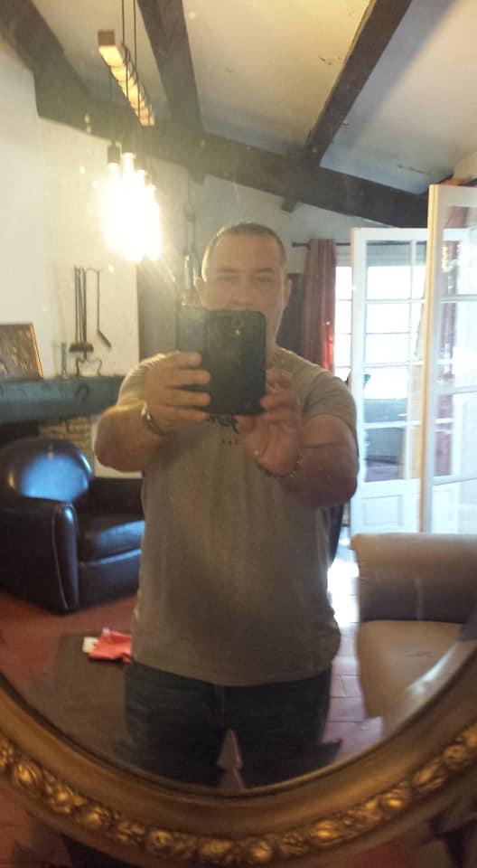 Venance - Gay trip à Villarsiviriaux Profil de Venance, 34 ans, Gay trip à Villarsiviriaux (Fribourg)