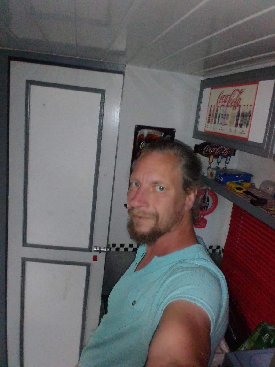 Andreas - Gay trip à Neuenegg Profil de Andreas, 38 ans, Gay trip à Neuenegg (Berne)