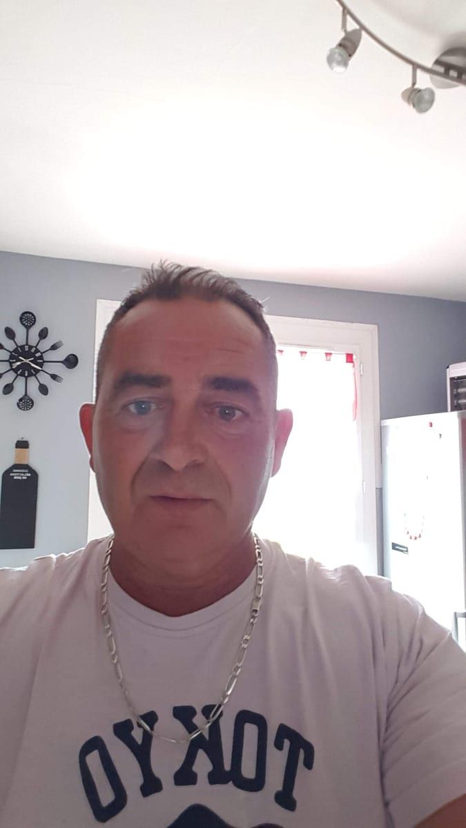 Paulin - Gay trip à Bure Profil de Paulin, 31 ans, Gay trip à Bure (Jura)