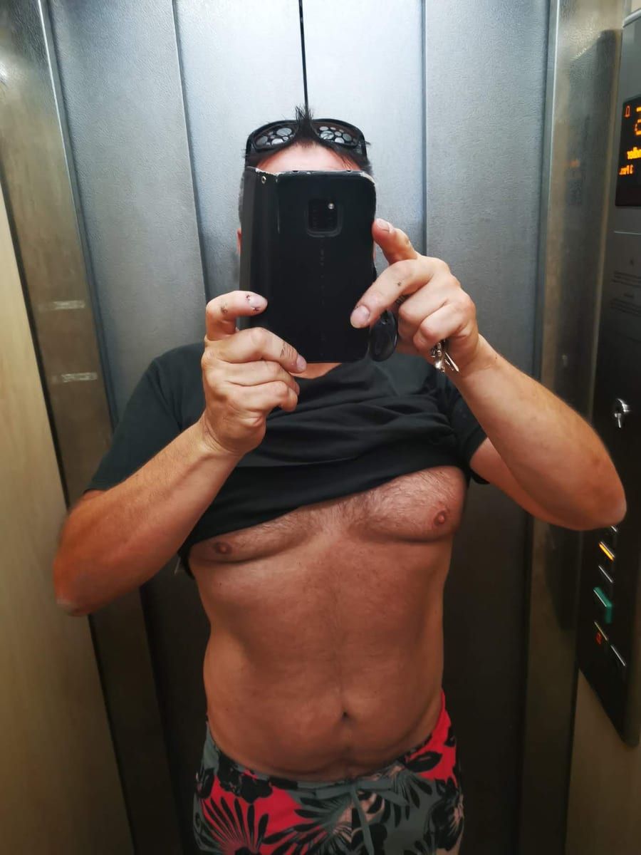Hamani - Gay trip à Grub SG Profil de Hamani, 41 ans, Gay trip à Grub SG (Appenzell Rhodes-Extérieures)