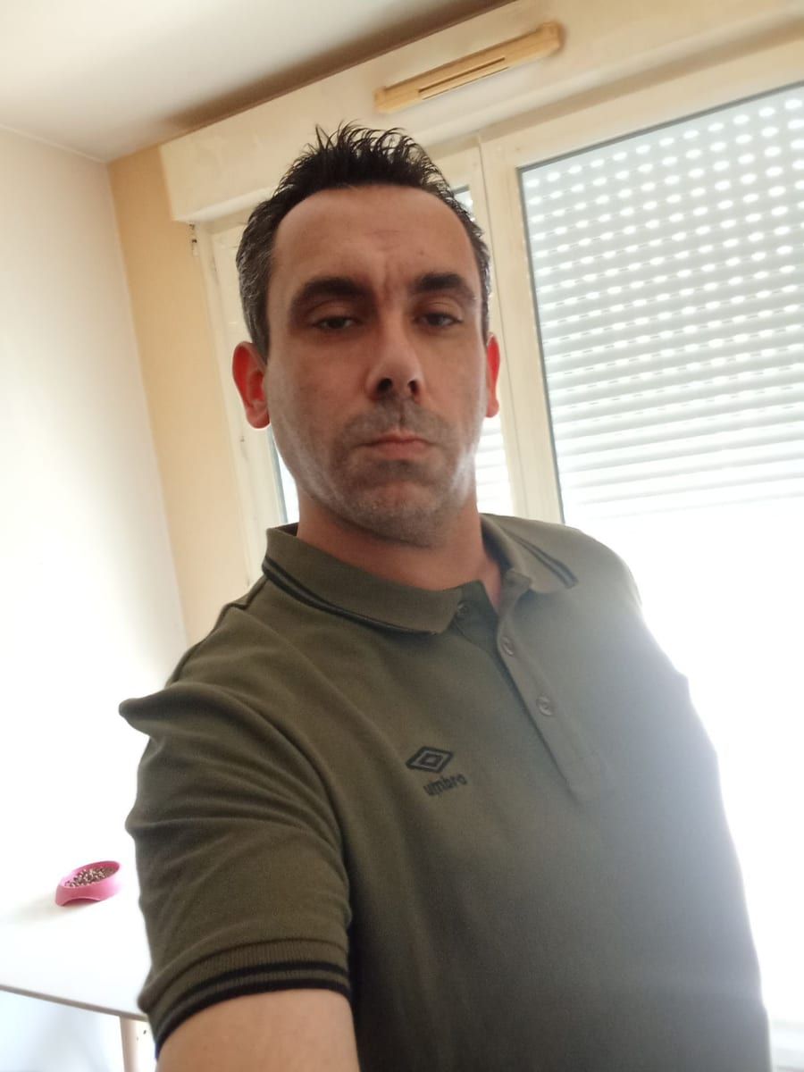 Fahid - Gay trip à Undervelier Profil de Fahid, 32 ans, Gay trip à Undervelier (Jura)