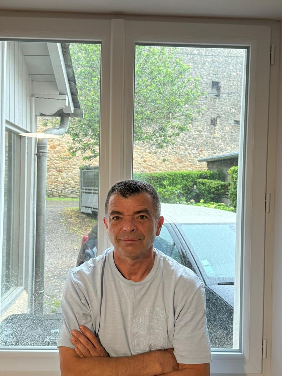 Leoni - Gay trip à Ellikon am Rhein Profil de Leoni, 24 ans, Gay trip à Ellikon am Rhein (Zurich)