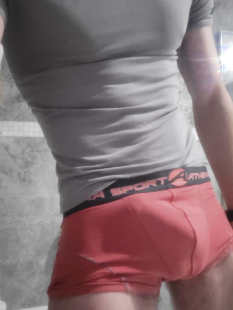 Sajjad - Gay trip à Mézery-près-Donneloye Profil de Sajjad, 22 ans, Gay trip à Mézery-près-Donneloye (Vaud)