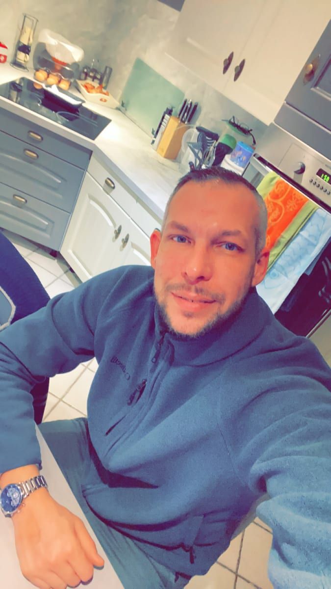Serges - Gay trip à Meienried Profil de Serges, 33 ans, Gay trip à Meienried (Berne)